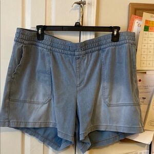 Layne Bryant pull on stretch denim shorts